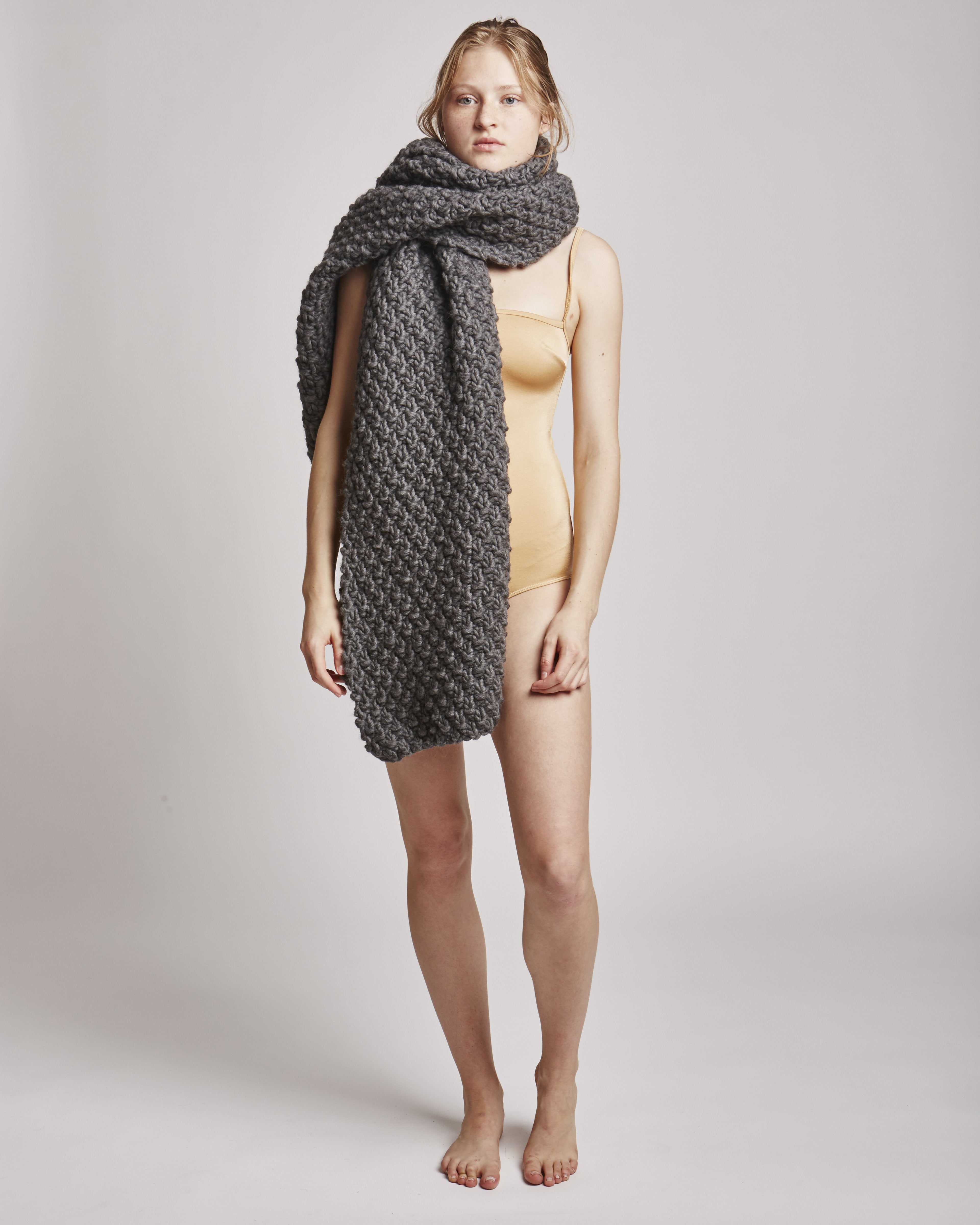Moss maxi wrap in charcoal